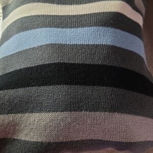 Jason Jones sweater size L